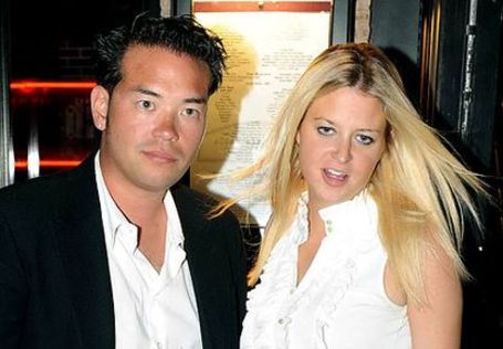 kate with jon posing for the paparazzi 